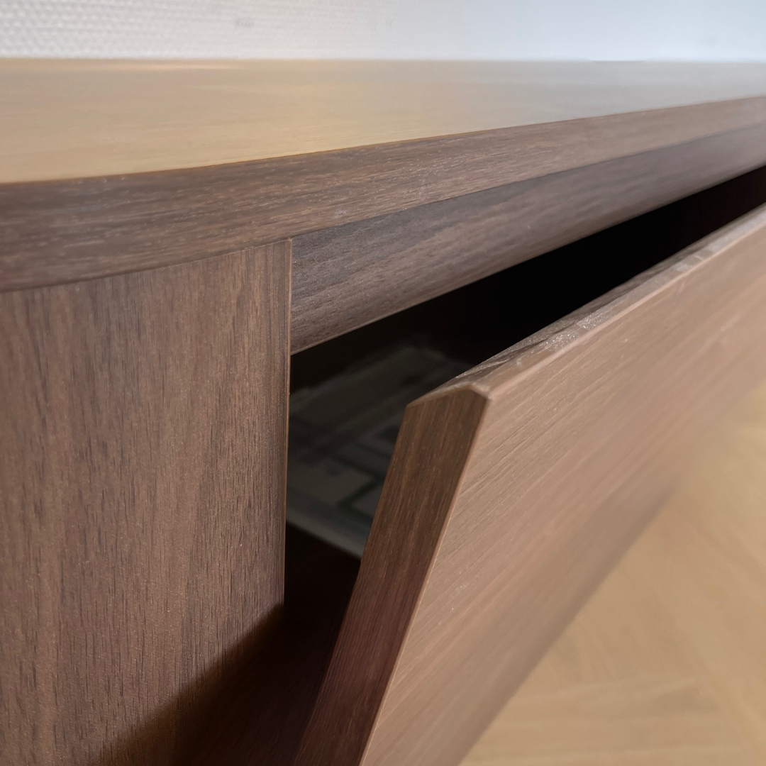 Ronde japandi zwevend tv-meubel donkerbruin (walnut)