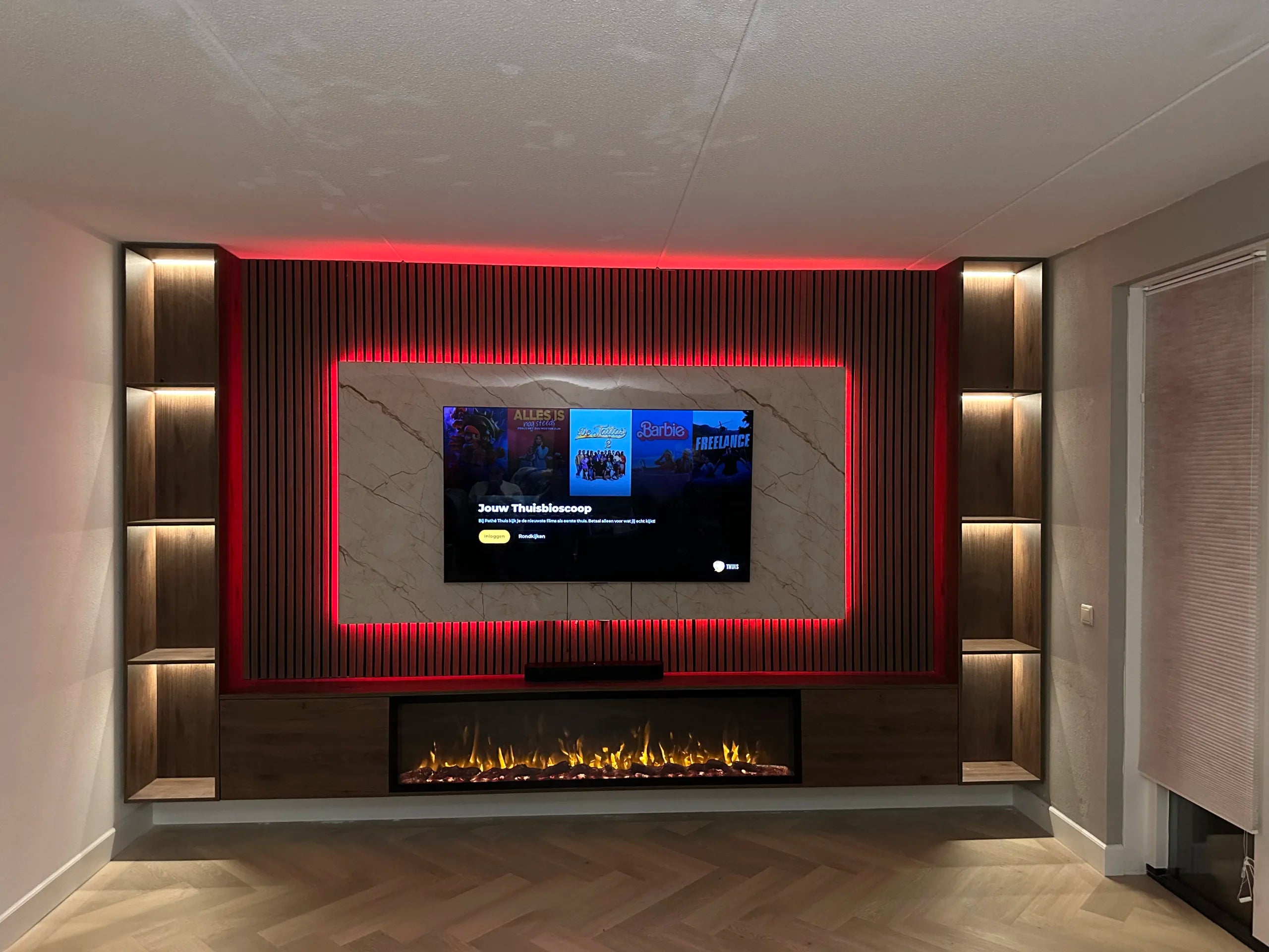 Cinewall op maat Phuket Cinewall 2026 met ingebouwde sfeerhaard rood