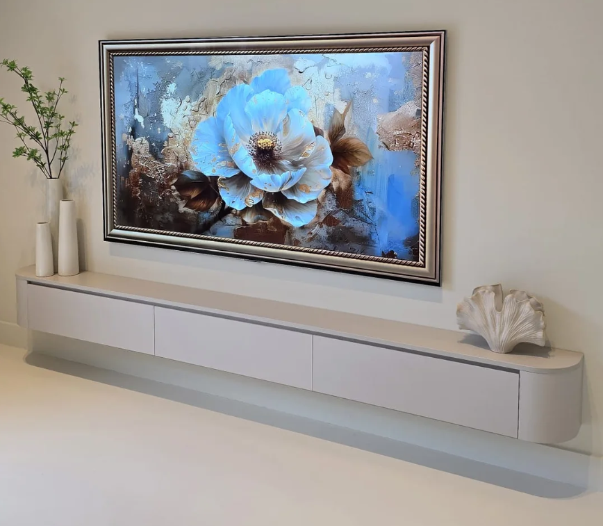 Japandi TV meubel in matte beige rond, zwevend met soft-close deuren